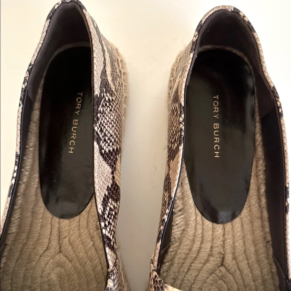 New Tory Burch Black and Cream Snakeskin Espadrilles. Size 9.